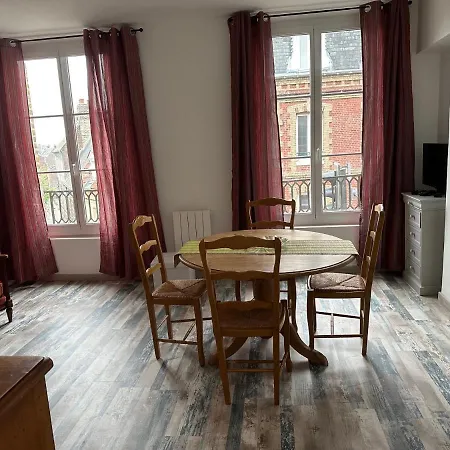 Des Beaux Deluxe Apartment